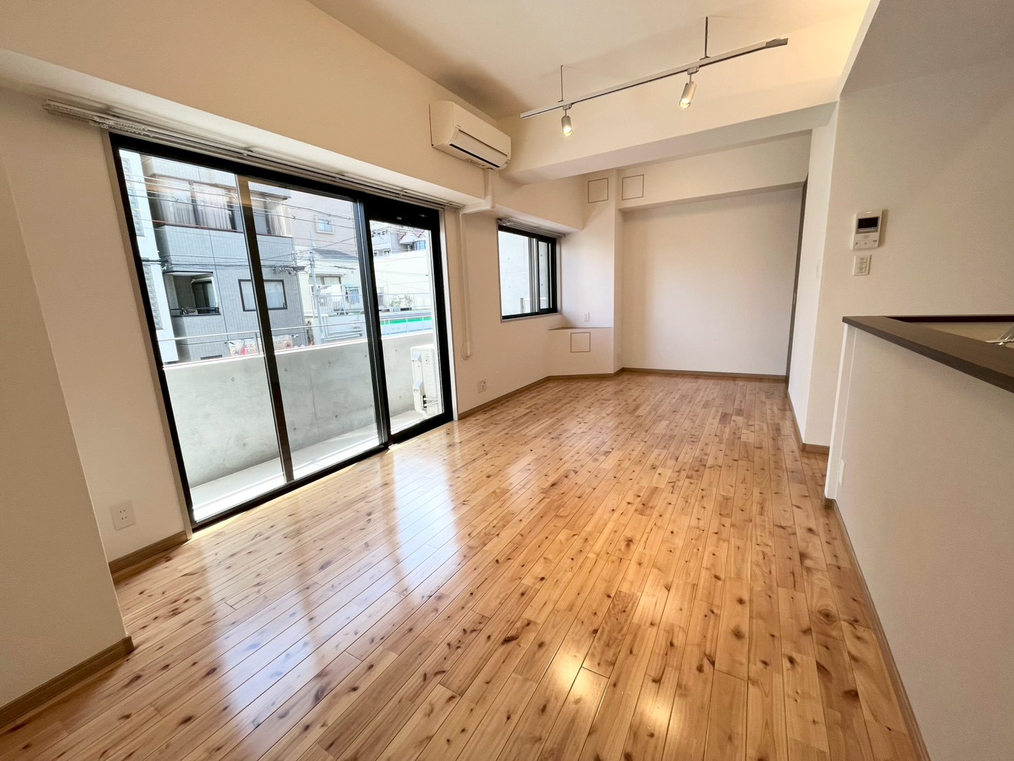 無垢材使用のオシャレなデザイナーズ風のお部屋です！